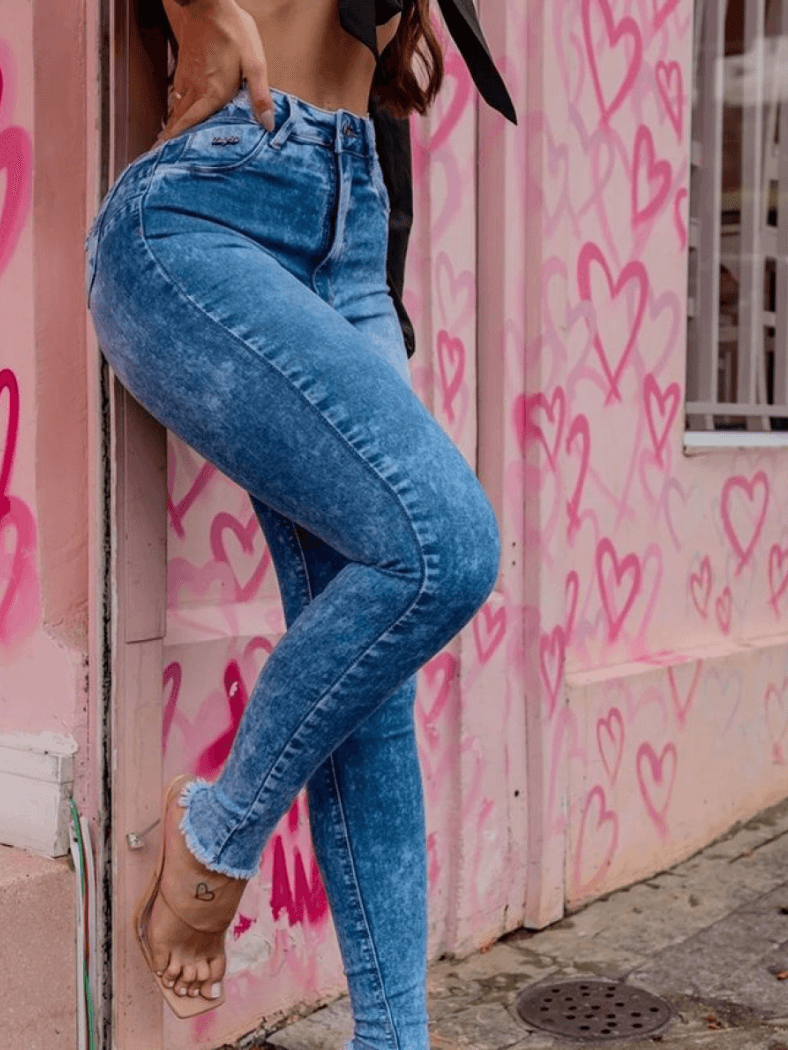 Calça jeans skinny modeladora Chanel - Lady Lú