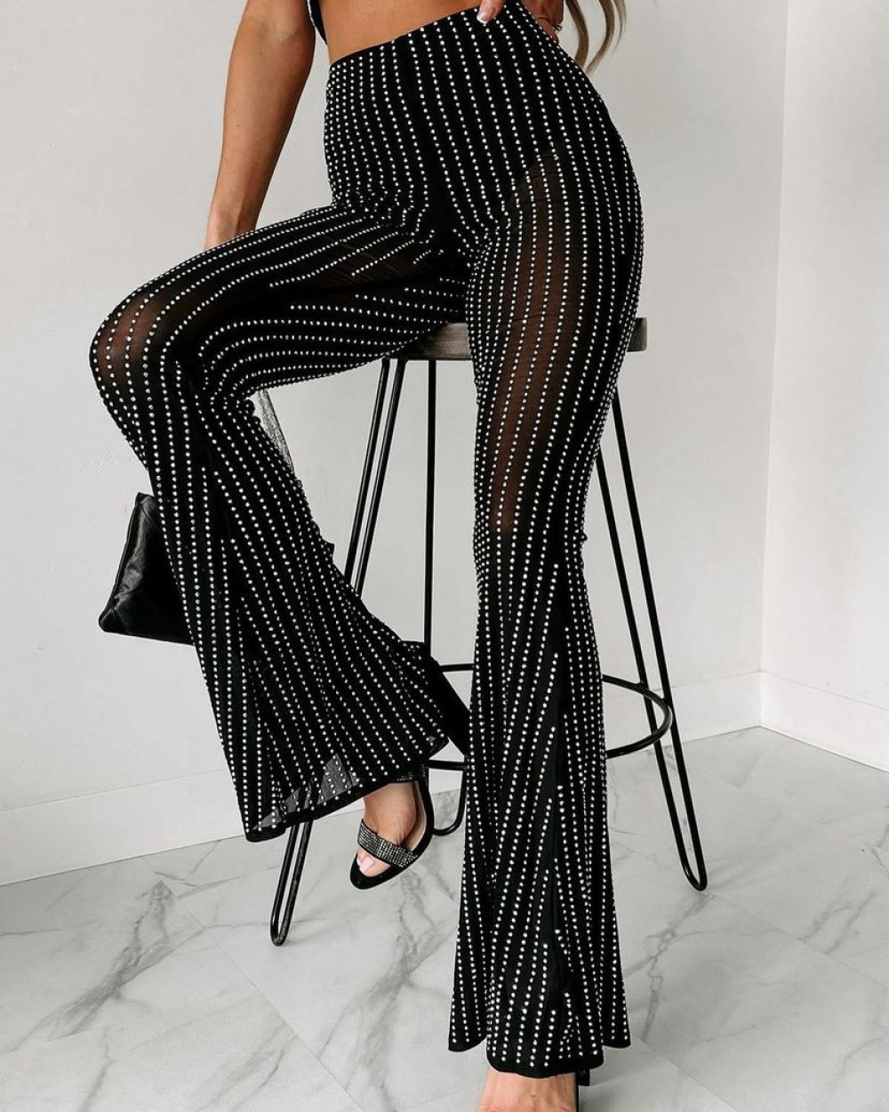 Calça de tule pantalona com aplicações de Hot Fix