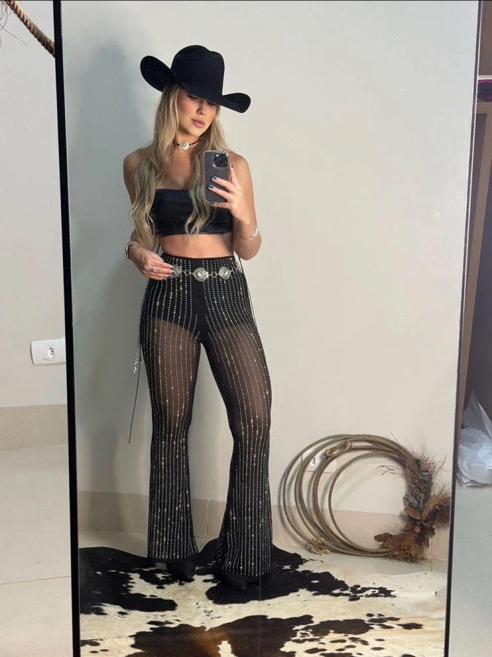 Calça de tule pantalona com aplicações de Hot Fix