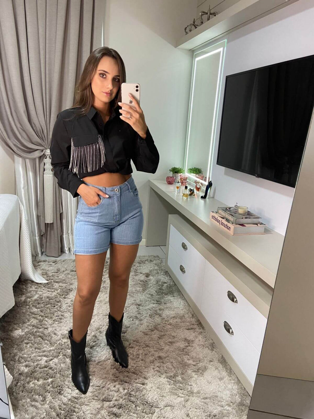 Camisa social manga longa com detalhes de franjas em Strass