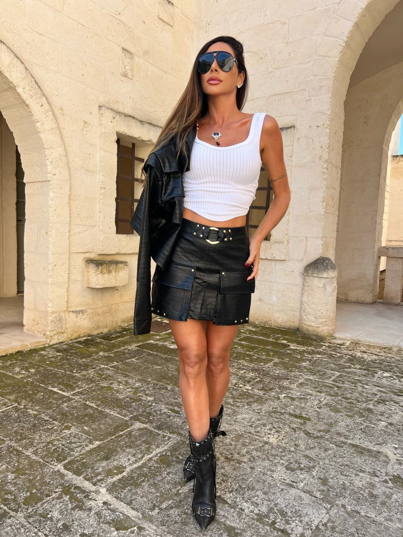 Conjunto Dolce em Couro P.U Textura Croco com Jaqueta Cropped e Saia Mini