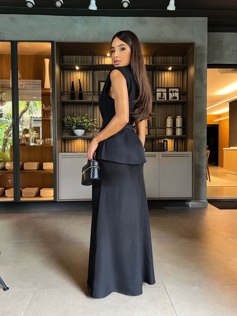 Conjunto Vita Alfaiataria Preta com Colete Estruturado e Saia Sereia