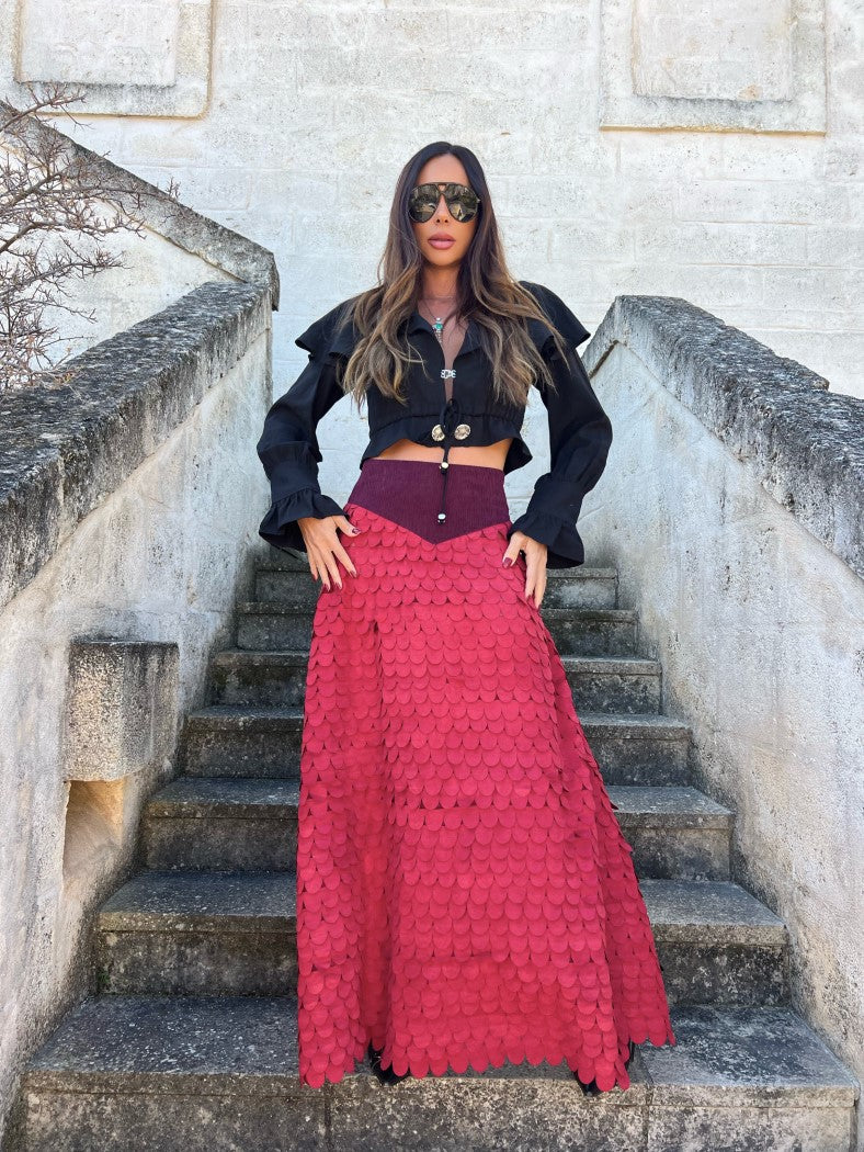 Bata Lazio em Alfaiataria Preta com Ombreiras e Mangas com Babado