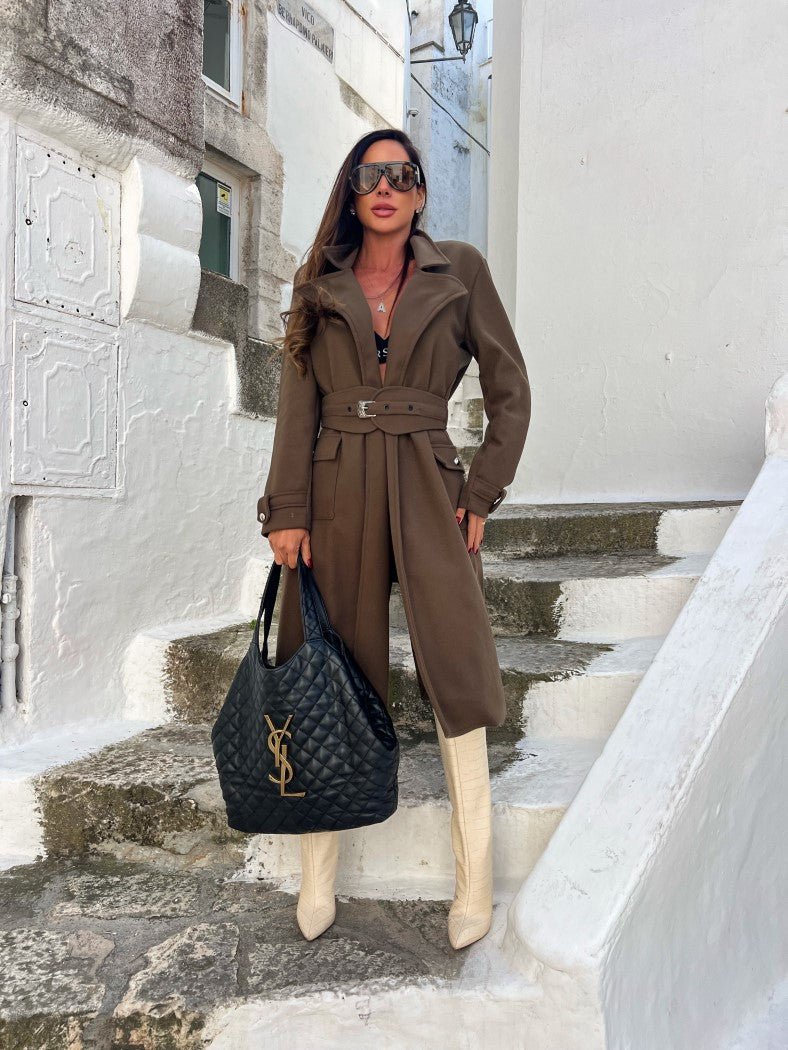 Maxi Coat Sicilia Longo em Lã Batida Marrom com Cinto e Ombreiras