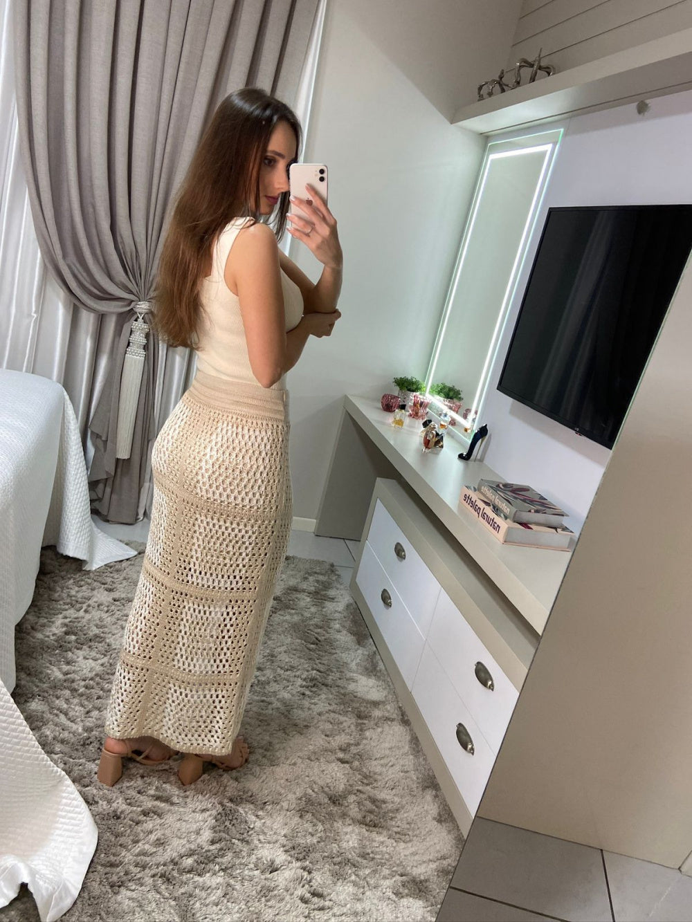 Saia Midi de tricô rendada estilo crochê