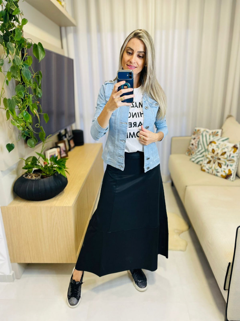 Saia midi Preta couro eco - Flor linda