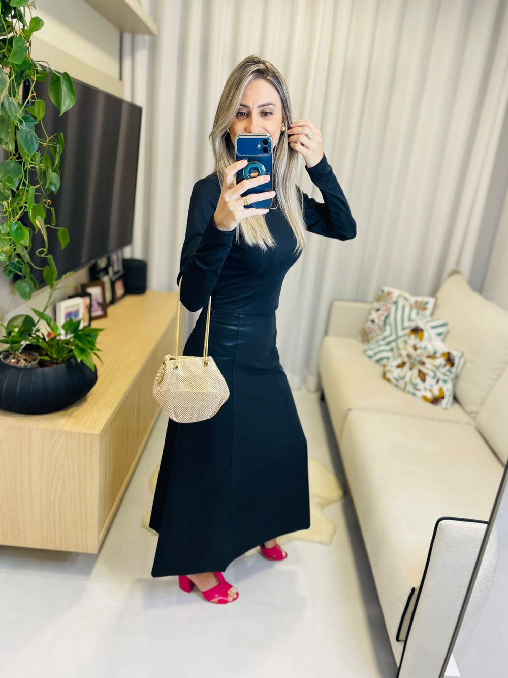 Saia midi Preta couro eco - Flor linda