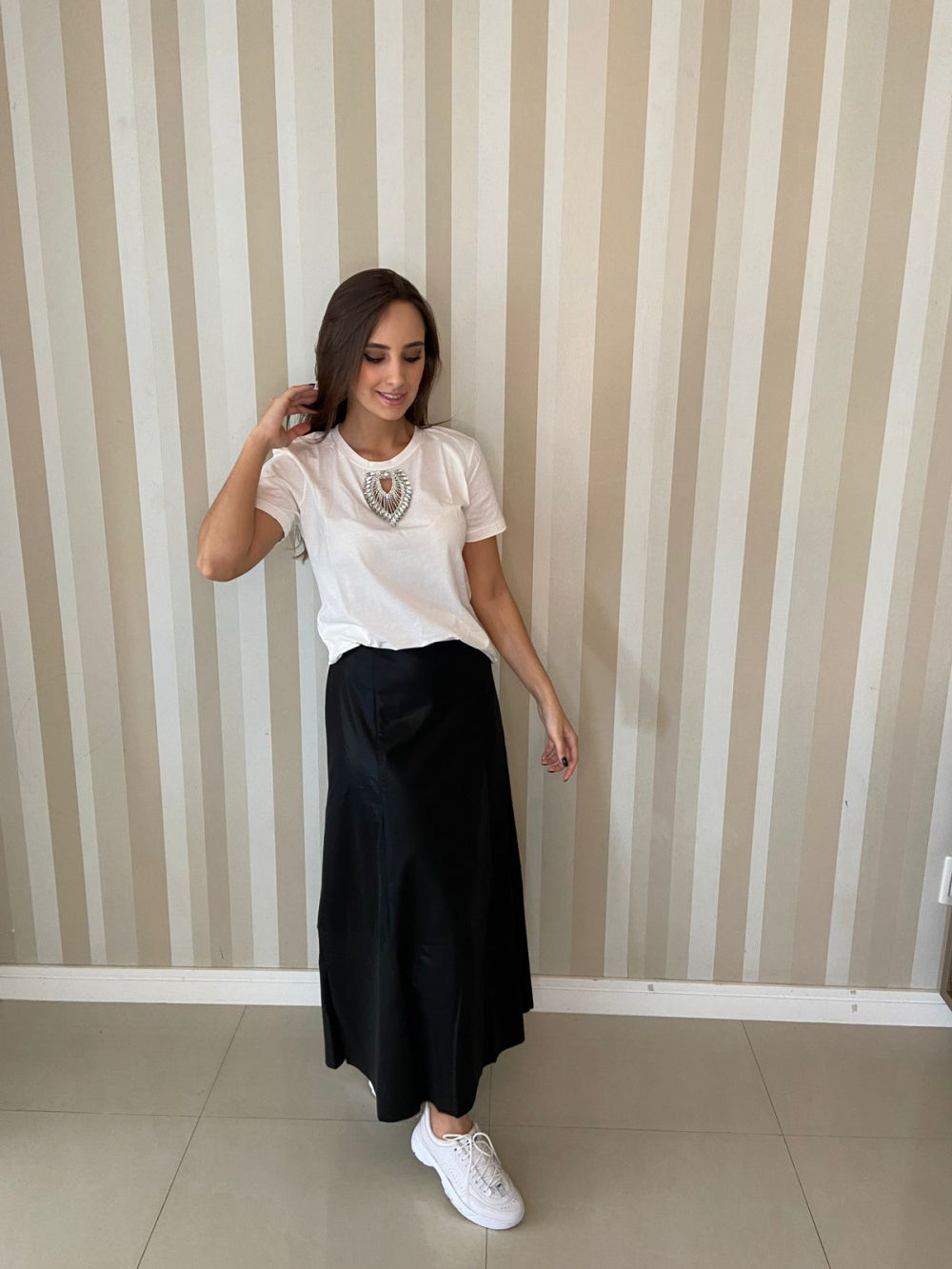 Saia midi Preta couro eco - Flor linda