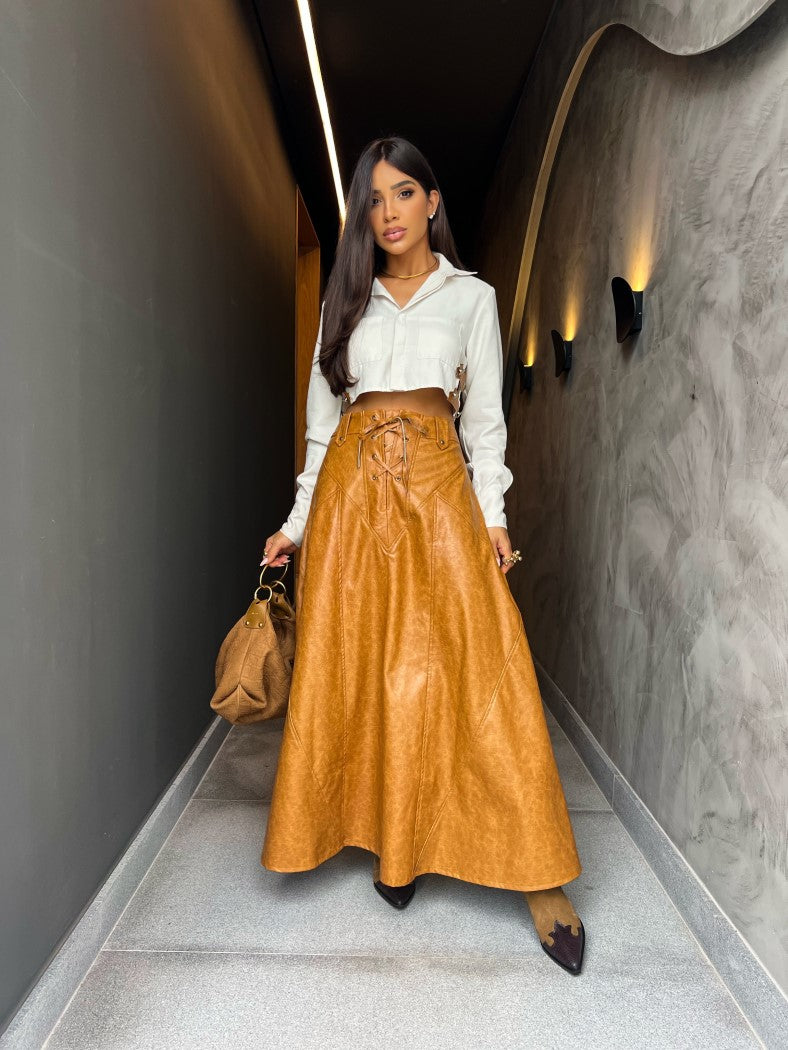 Saia Toscana Evasê Caramelo em Couro de Viscose com Lace-Up