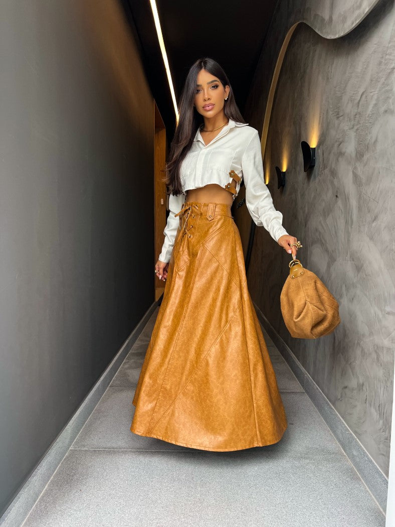 Saia Toscana Evasê Caramelo em Couro de Viscose com Lace-Up