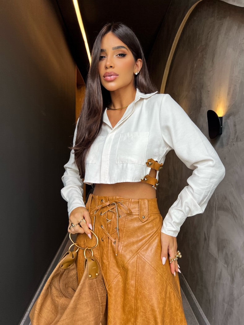 Saia Toscana Evasê Caramelo em Couro de Viscose com Lace-Up