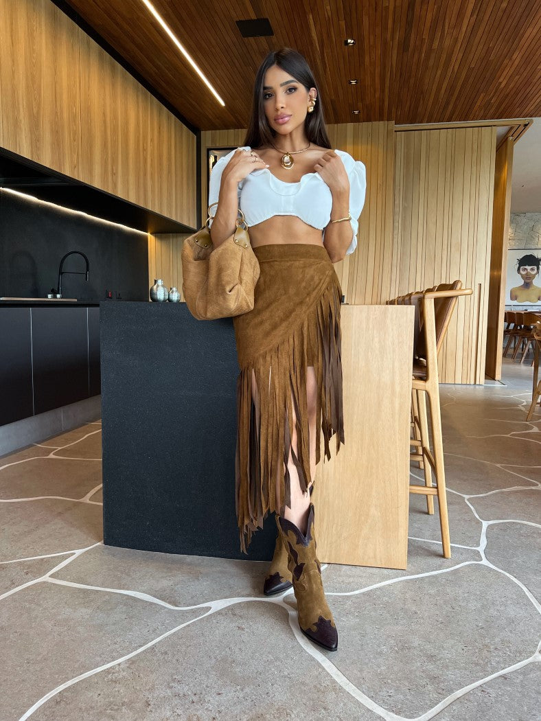 Saia Toro Midi Alongada em Suede Marrom com Franjas Assimétricas