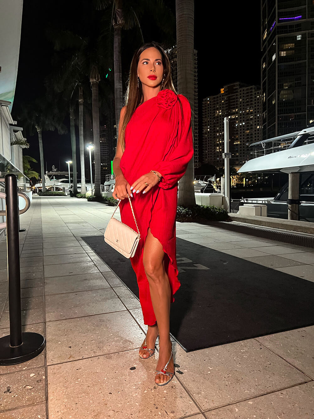 Vestido Longo Martina - Pimpnella: Deuso Vermelho com Toque de Sofisticação