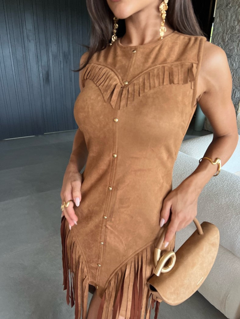 Vestido Dakota Regata Ajustado com Franjas e Rebites em Ouro Velho