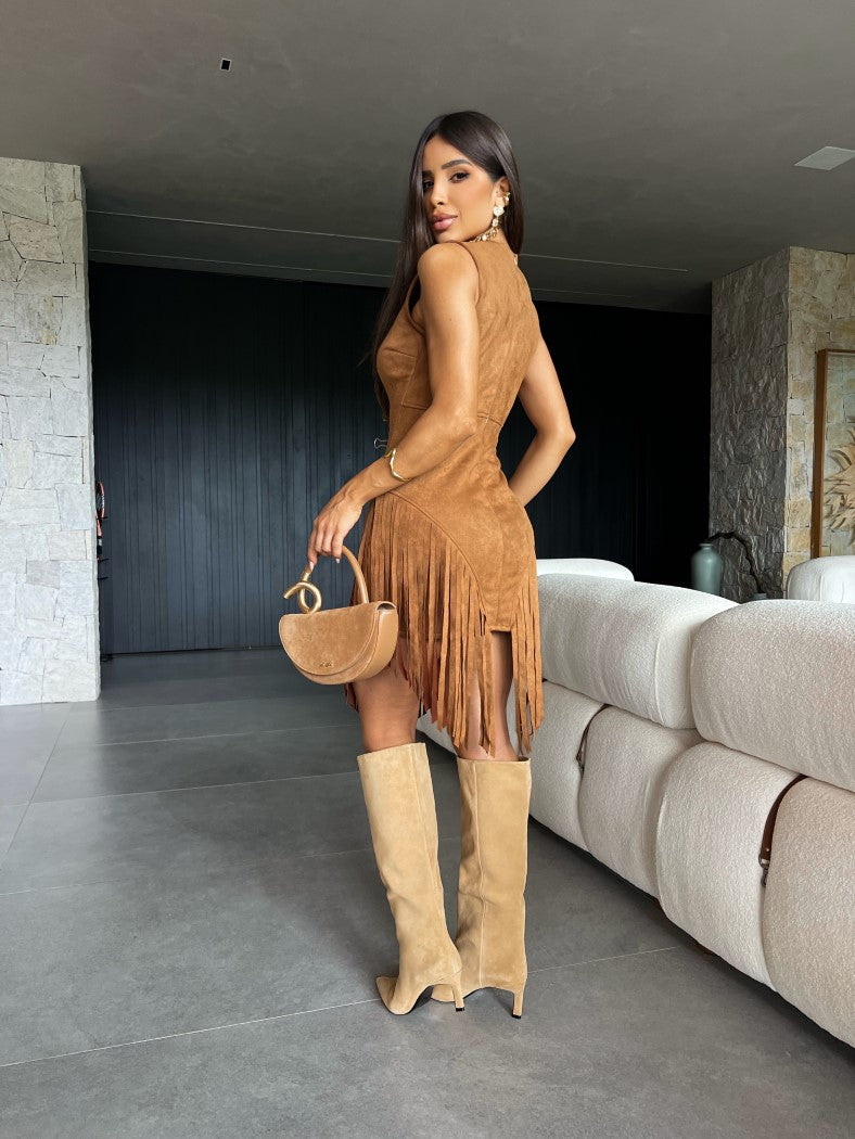 Vestido Dakota Regata Ajustado com Franjas e Rebites em Ouro Velho