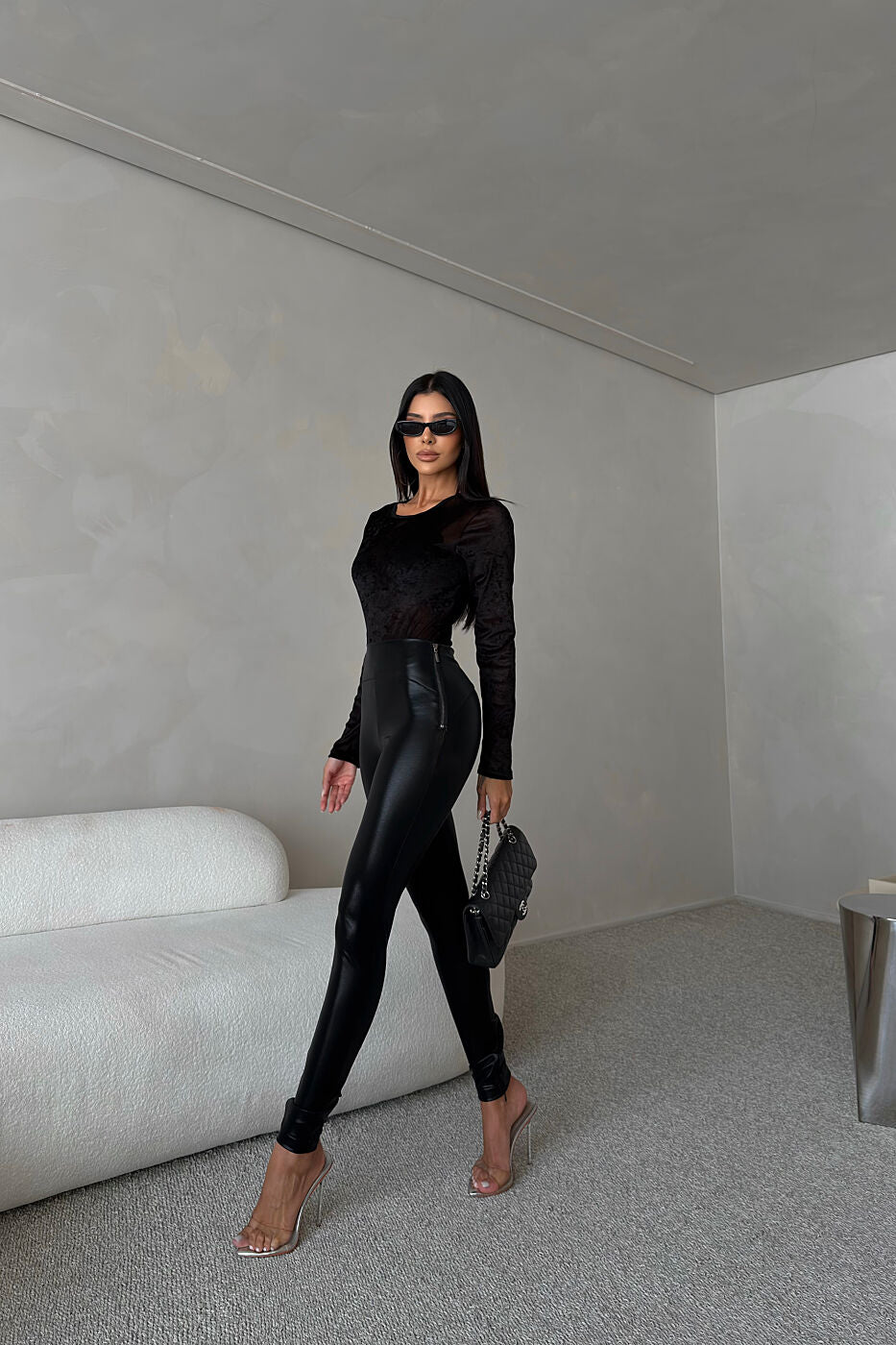 Blusa Tule Velvet Preta Manga Longa Transparente Toque Veludo