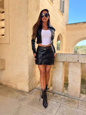 Conjunto Dolce em Couro P.U Textura Croco com Jaqueta Cropped e Saia Mini