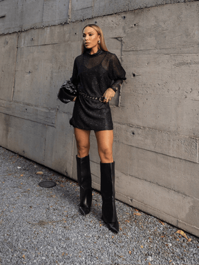 Mini Vestido Preto com Brilho e Detalhes Metálicos