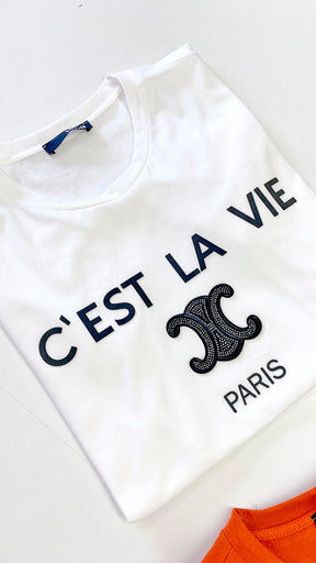 T-Shirt C'Esta La Vie Lov.it em Algodão Sustentável - Estampa em Alto Relevo e Detalhe Bordado