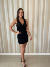 Vestido Preto Frente Única: Decote V Brilhante, Saia Mega Elastano
